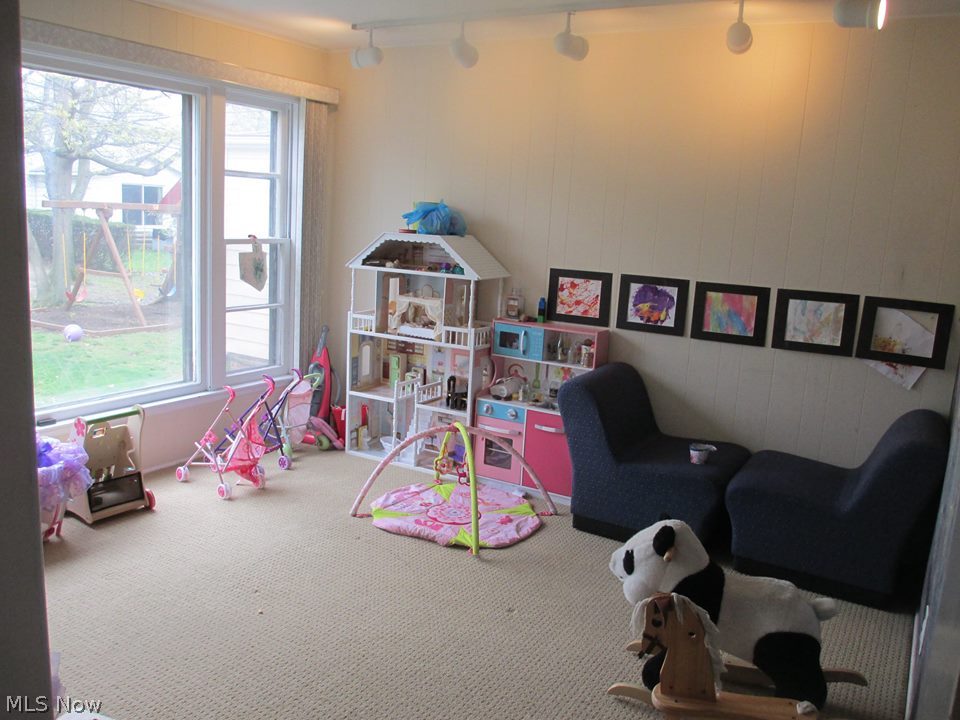 2428 Milton Road Cleveland, OH 44118 - Photo 5 of 11