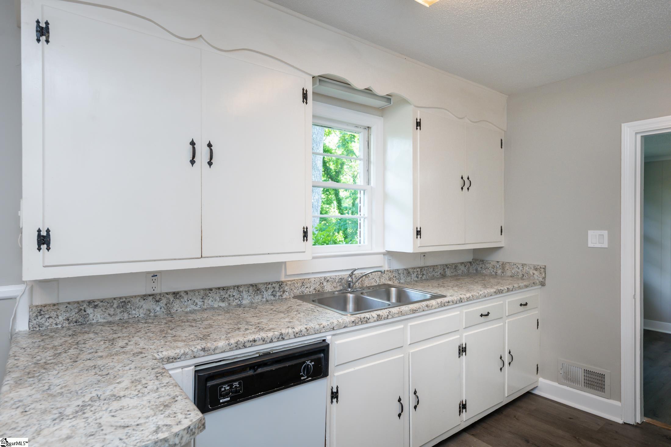 711 Penarth Road Spartanburg, SC 29301 - Photo 5 of 23 Gallery Image 5