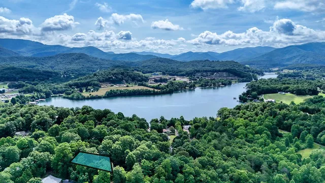 $559,000 | 523 Sunnyside Shores Road, Hiawassee, GA 30546