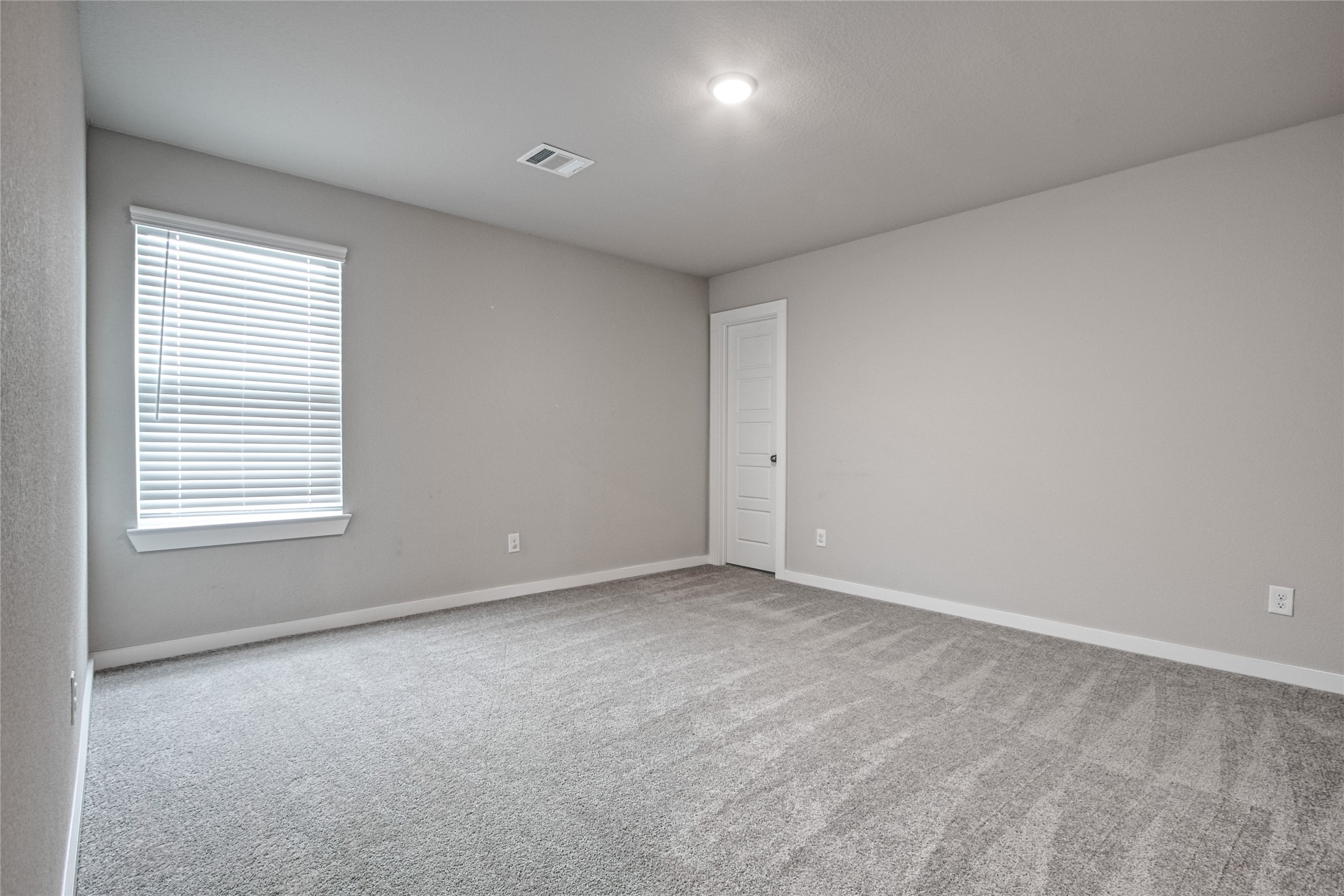 3327 Trl Vw Drive Rosenberg, TX 77471 - Photo 22 of 30 an empty room with a window
