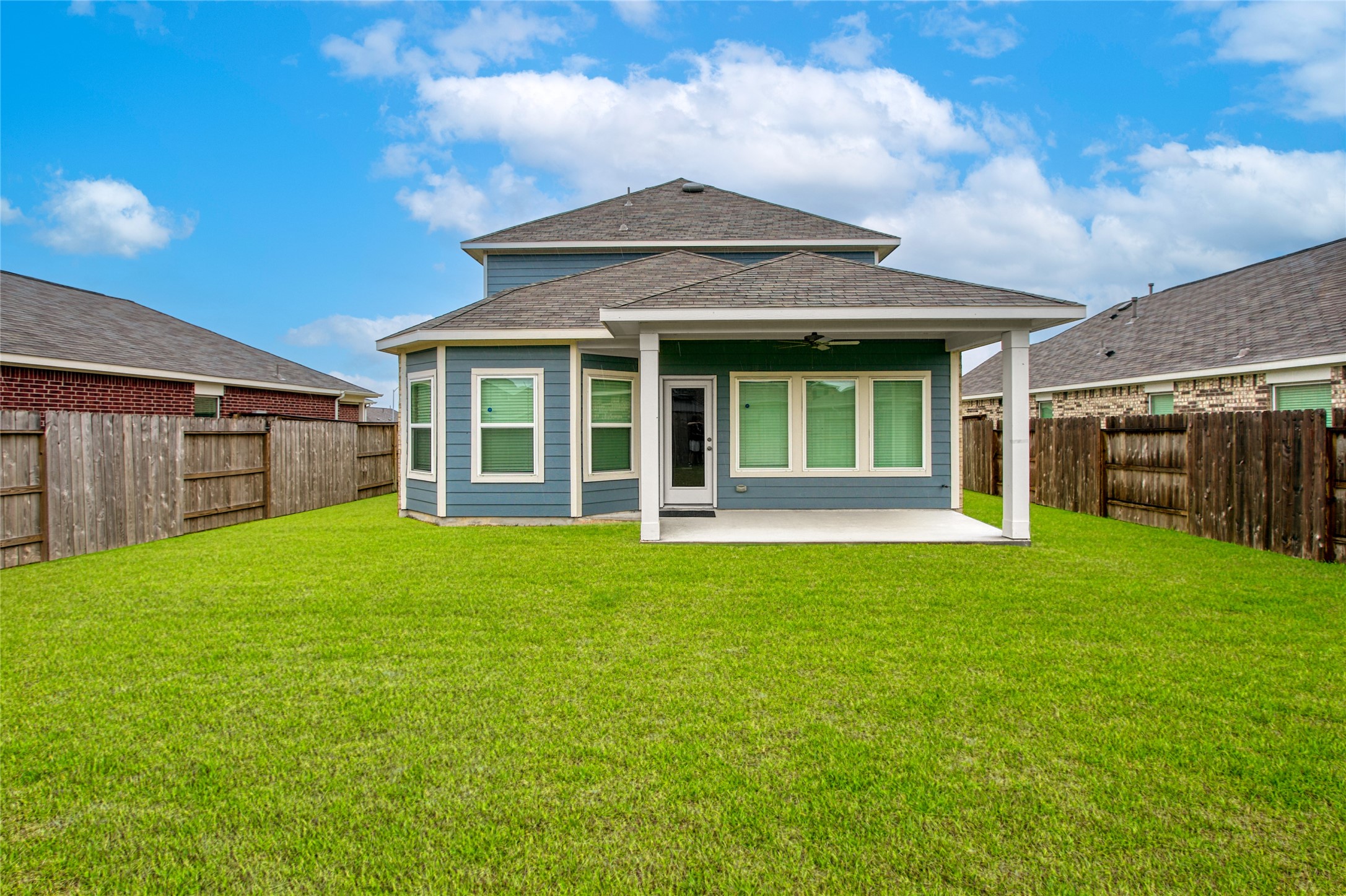 3327 Trl Vw Drive Rosenberg, TX 77471 - Photo 28 of 30 a view of a house with backyard and garden