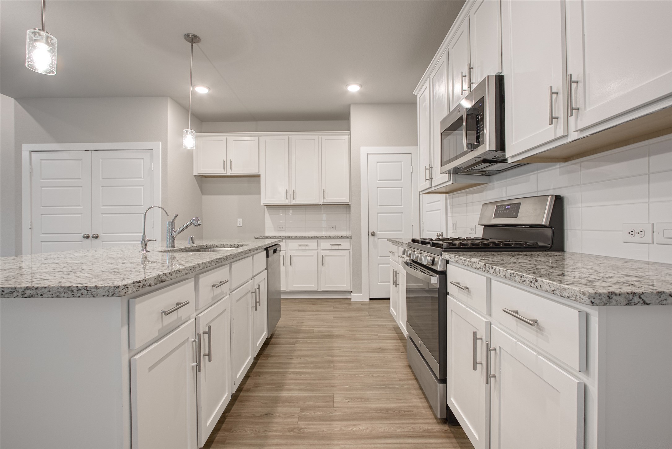 3327 Trl Vw Drive Rosenberg, TX 77471 - Photo 5 of 30 a kitchen with stainless steel appliances granite countertop a sink and cabinets