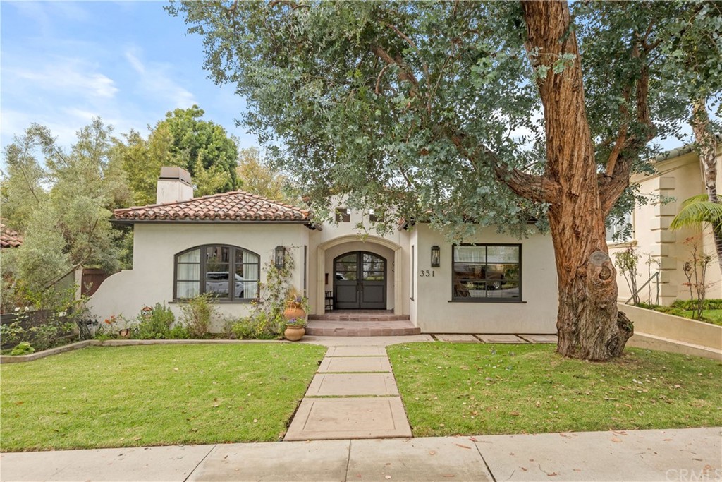 351 Whiting Street El Segundo, CA 90245 - Photo 3 of 60 a front view of a house with garden