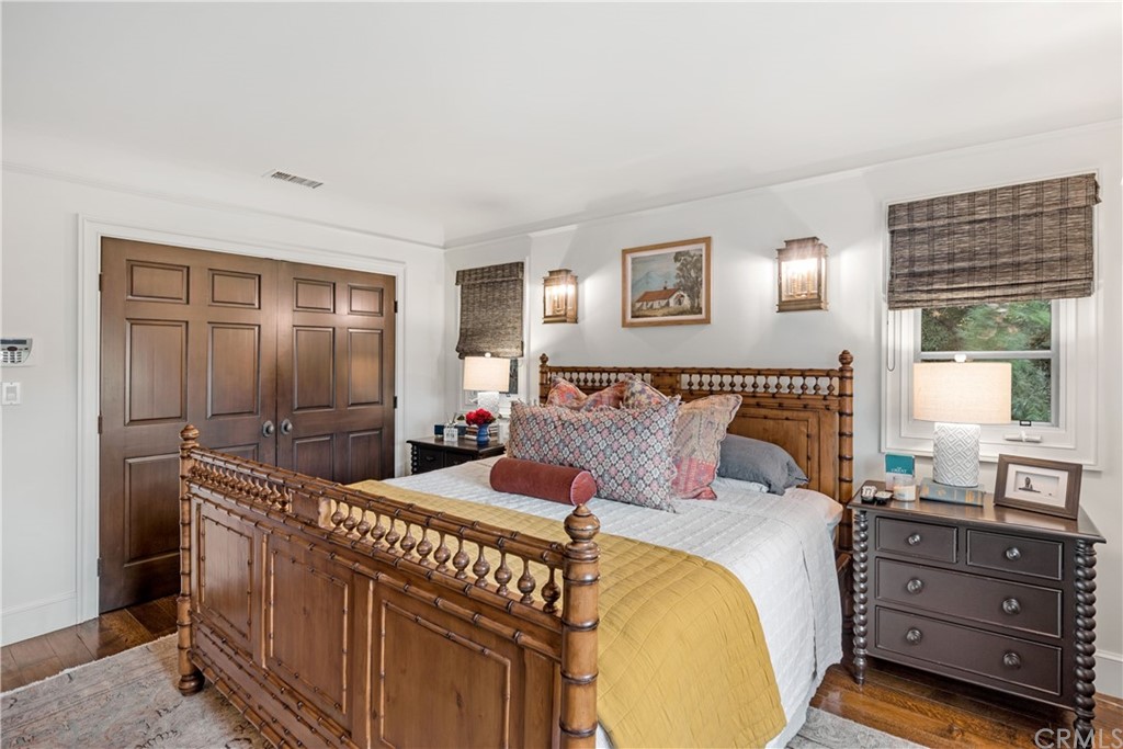 351 Whiting Street El Segundo, CA 90245 - Photo 21 of 60 a bedroom with a bed and a dresser