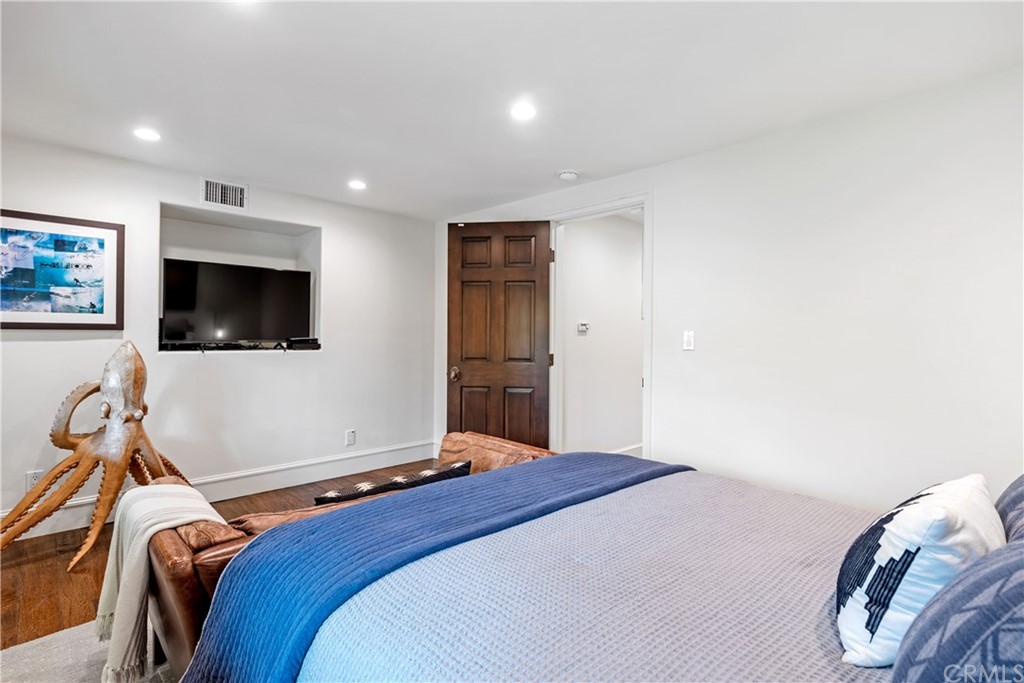 351 Whiting Street El Segundo, CA 90245 - Photo 32 of 60 a bedroom with a bed and a flat screen tv