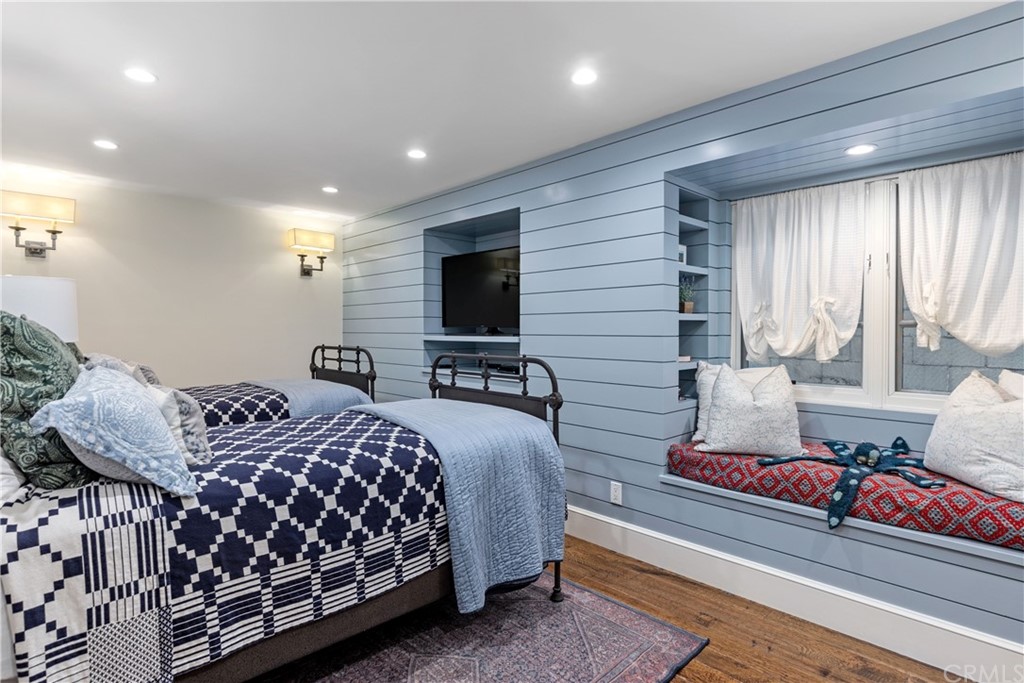 351 Whiting Street El Segundo, CA 90245 - Photo 37 of 60 a bedroom with a bed and flat screen tv