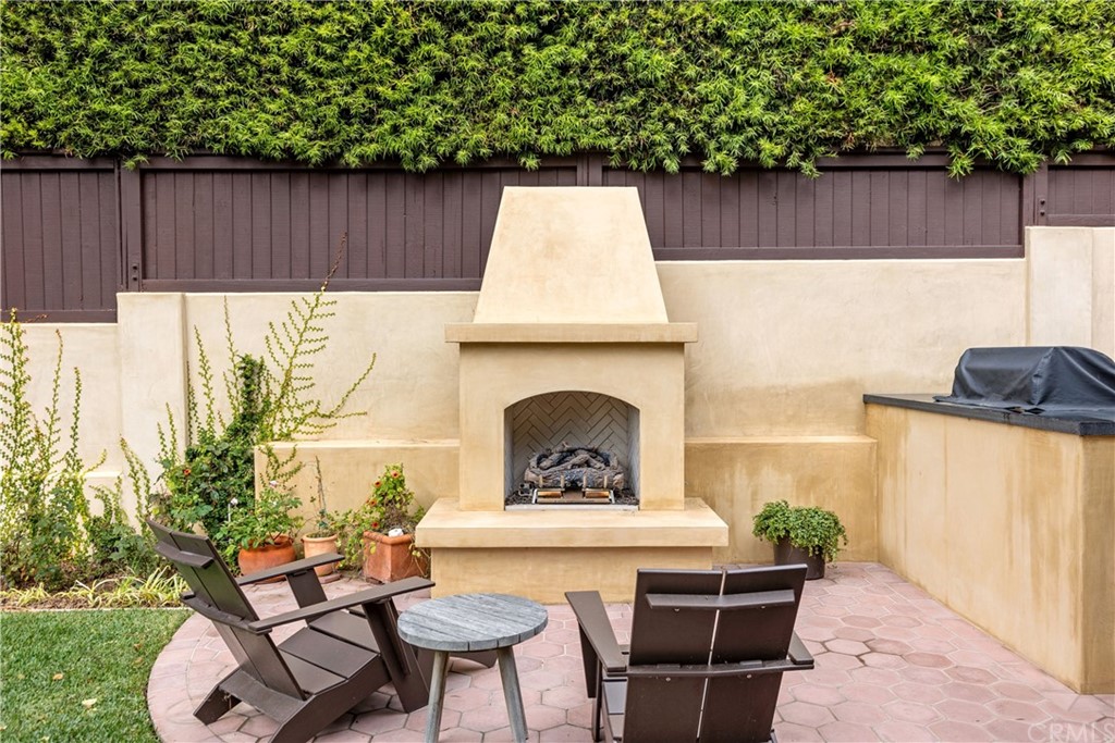 351 Whiting Street El Segundo, CA 90245 - Photo 40 of 60 a view of a patio with table and chairs with wooden fence