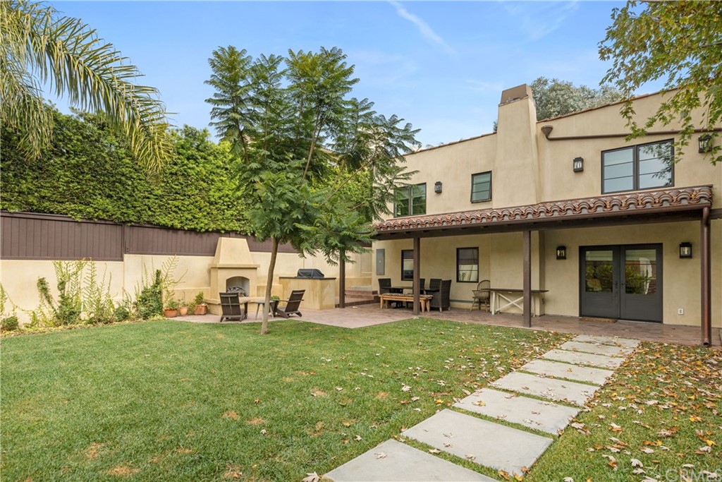 351 Whiting Street El Segundo, CA 90245 - Photo 43 of 60 a front view of a house with garden