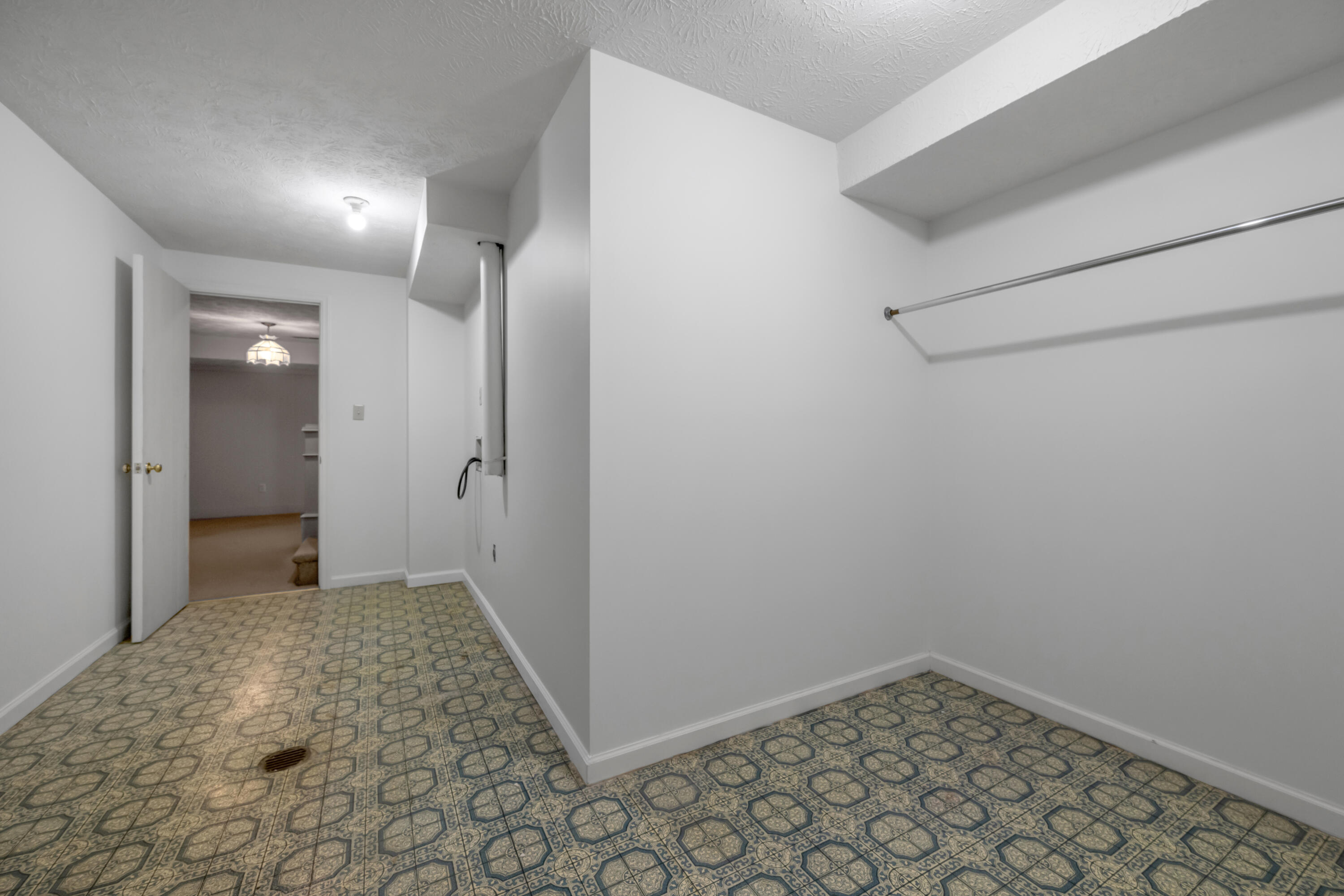 924 Chinoe Road Lexington, KY 40502 - Photo 60 of 70 Laundry Room