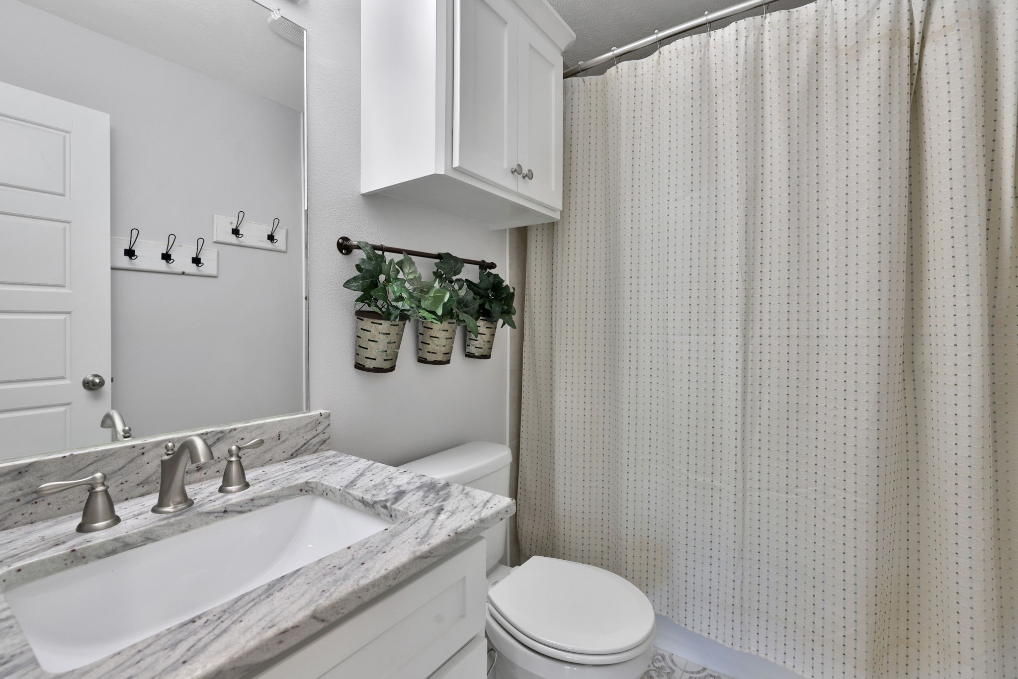 20 Ridgeway Drive Coldspring, TX 77331 - Photo 11 of 40 Guest bathroom