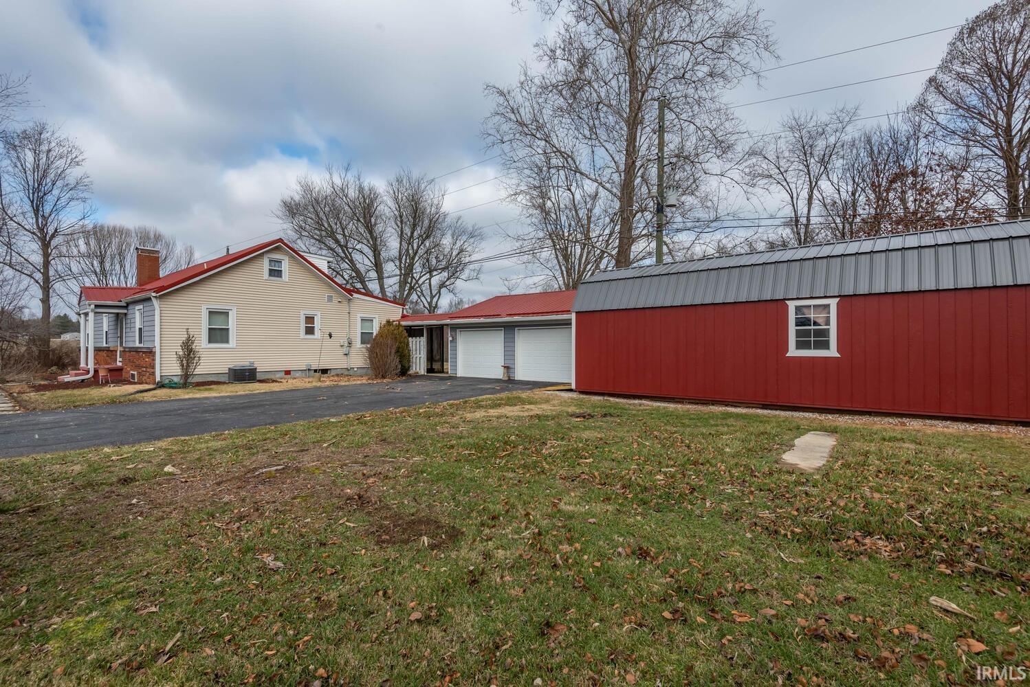 949 Freeman Road Spencer, IN 47460 - Photo 2 of 32
