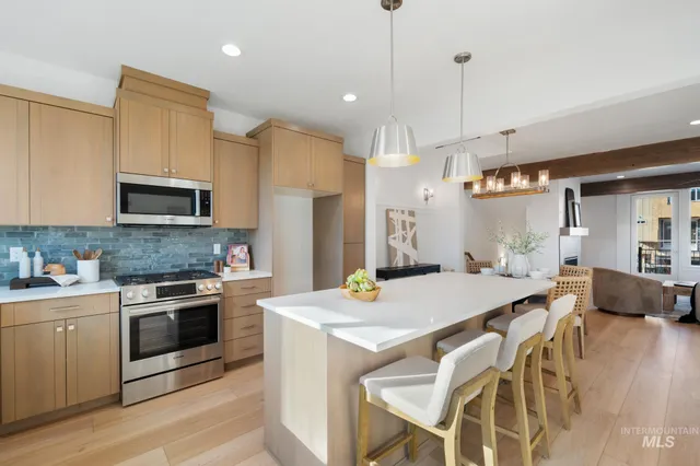 $742,900 | 5281 N River, Garden City, ID 83714