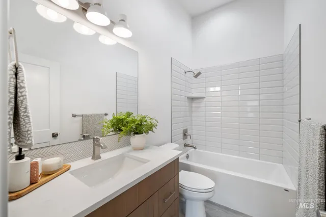 $742,900 | 5281 N River, Garden City, ID 83714