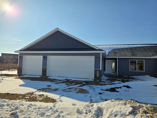 $339,900 | 916 Katelyn Circle, Montgomery, MN 56069