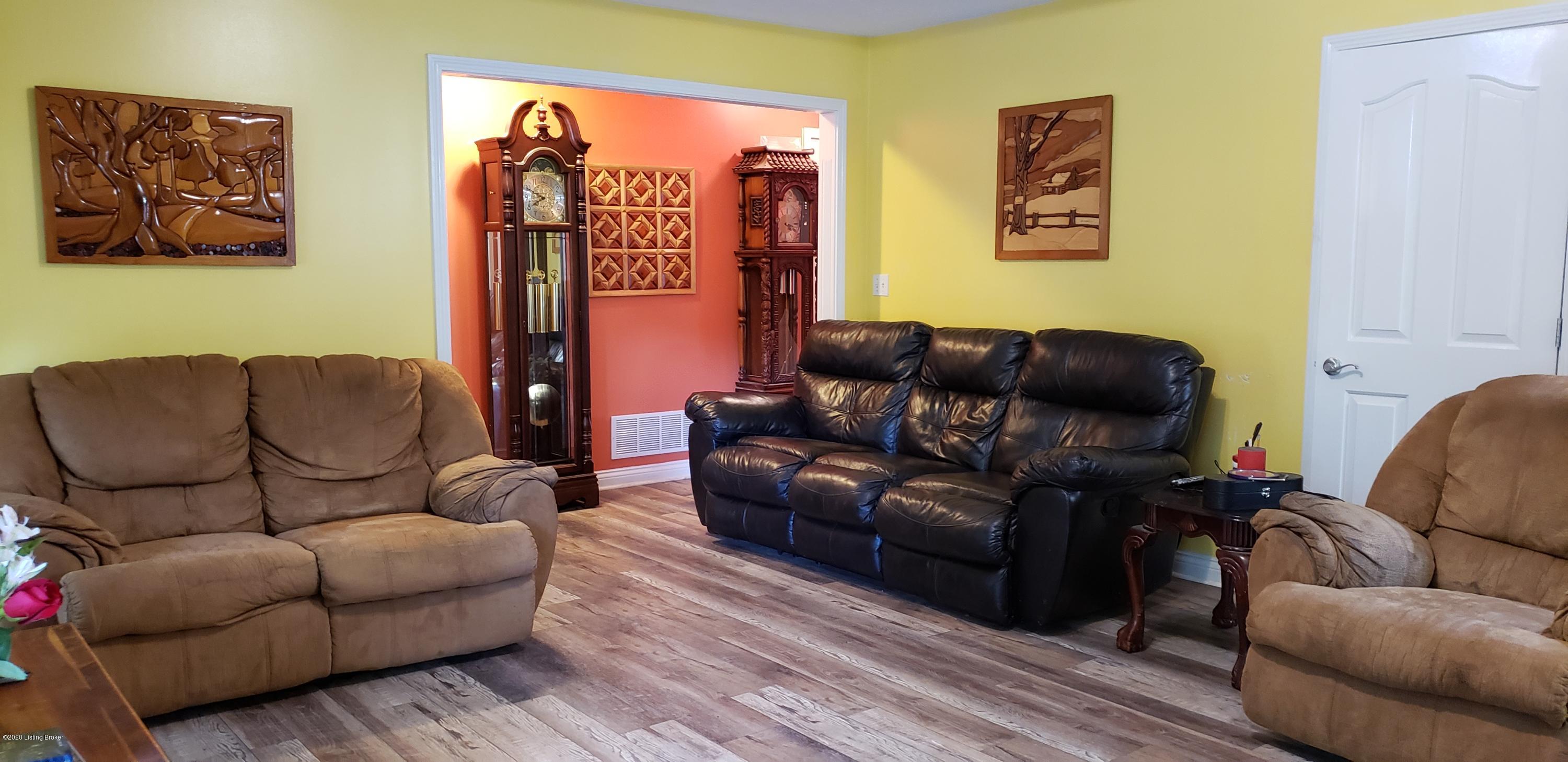 2725 Living room