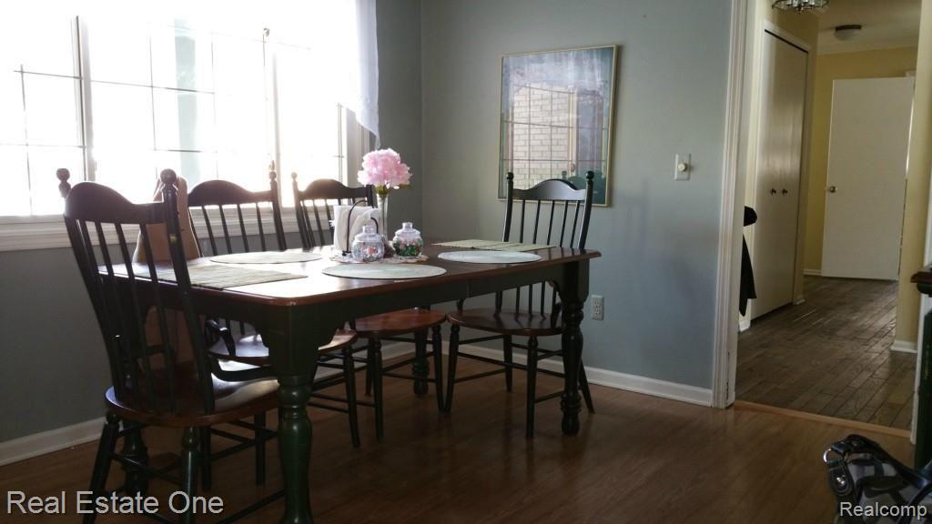 18502 Gill Road Livonia, MI 48152 - Photo 18 of 31 20150212_121949.jpg