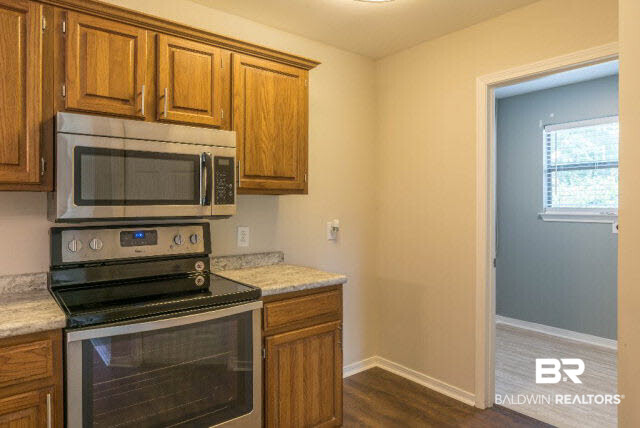 623 East Gate Circle Foley, AL 36535 - Photo 6 of 40 kitchen