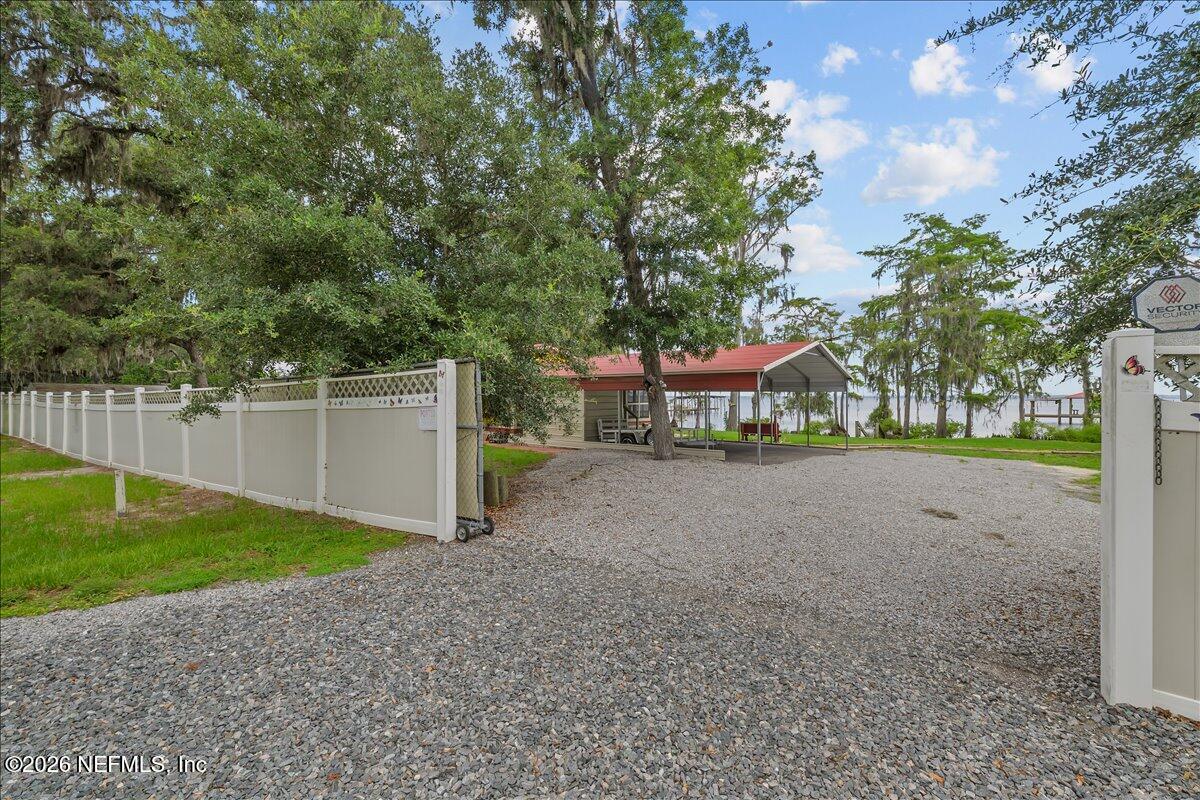 316 Riviera Drive Crescent City, FL 32112 - Photo 5 of 48 01-JWLeeMedia4229