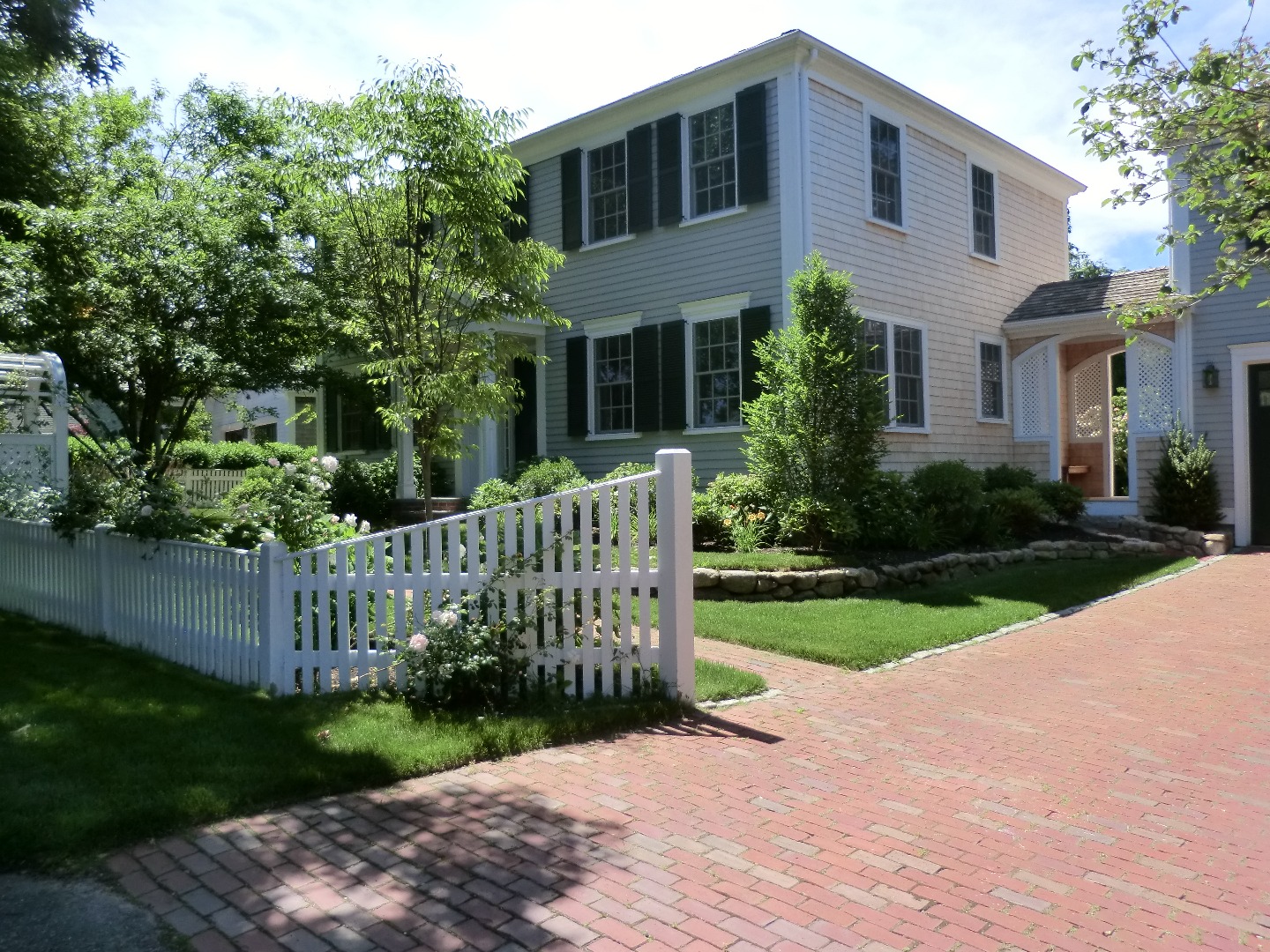 114 South Summer Street Edgartown, MA 02539 - Photo 2 of 102 a front view of a house with garden