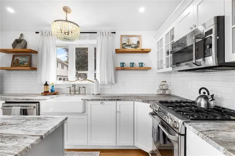 $995,000 | 17 Goose Island Road, Narragansett, RI 02882