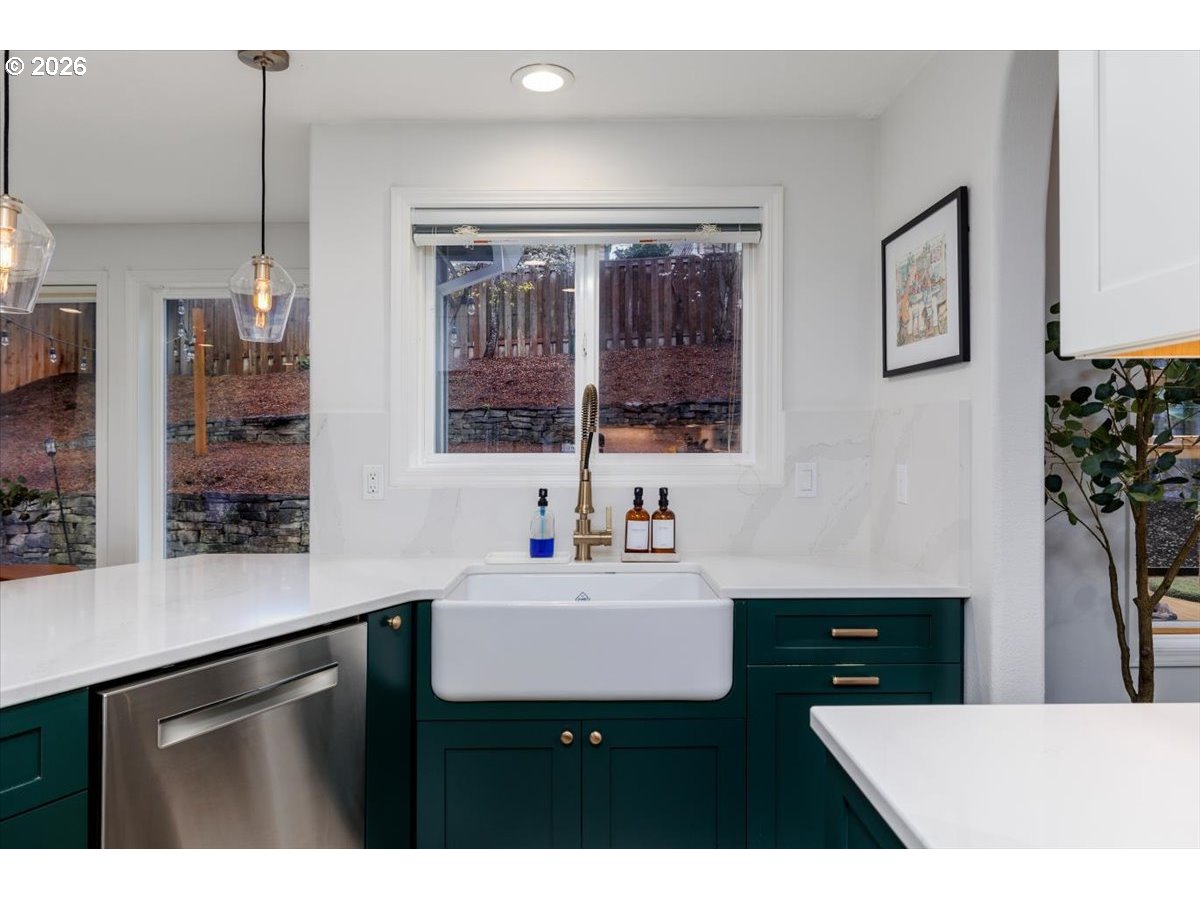 14325 Southwest Spaniel Court Beaverton, OR 97008 - Photo 15 of 42