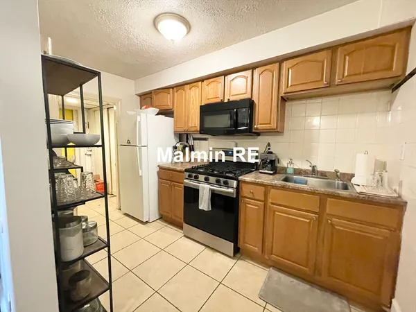 $2,500 | 748 East 4th Street, Unit B, Boston, MA 02127