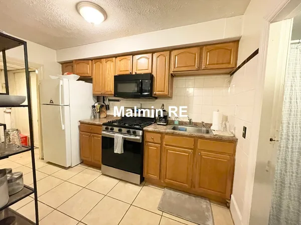 $2,500 | 748 East 4th Street, Unit B, Boston, MA 02127