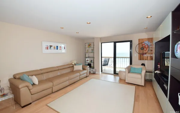 $3,600 | 360 Shore Road, Unit 5E, Long Beach, NY 11561