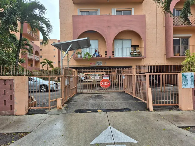 $1,900 | 440 East 23rd Street, Unit 1401, Hialeah, FL 33013