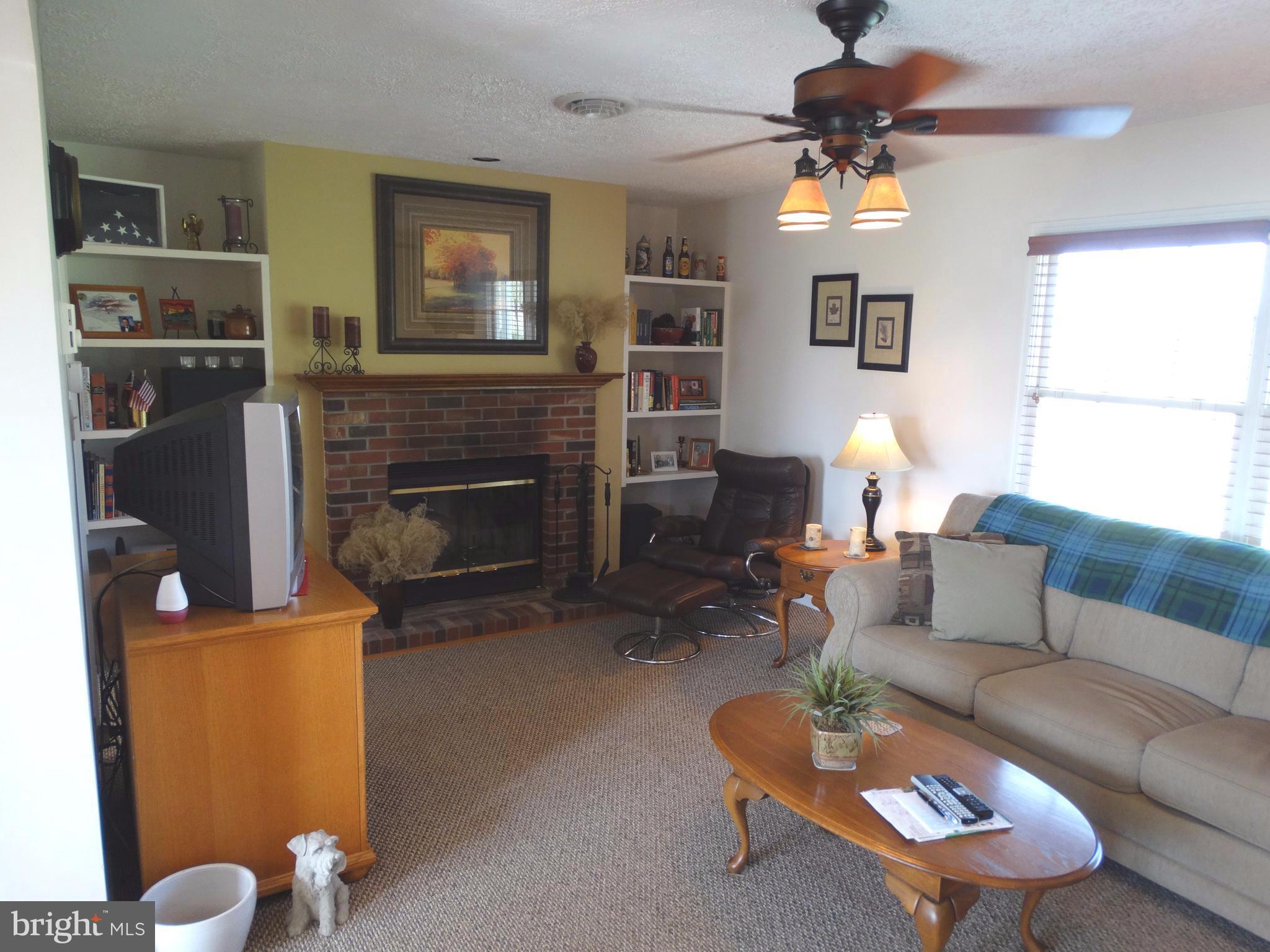 5440 Porterstown Road Keedysville, MD 21756 - Photo 4 of 20 Living Room