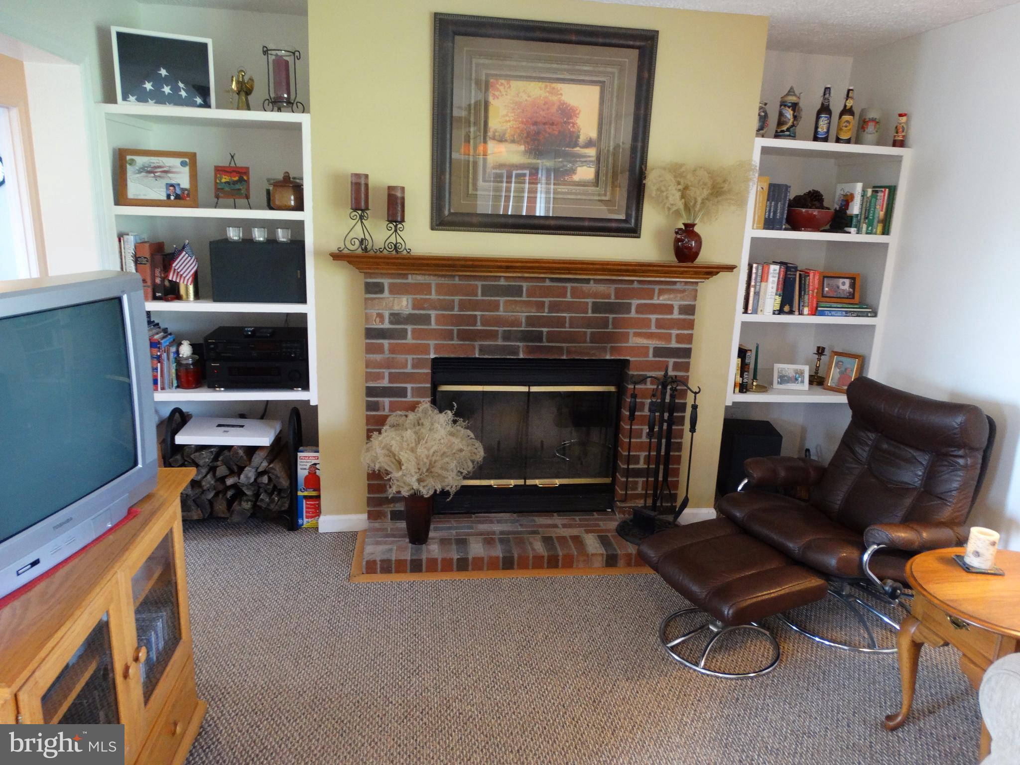 5440 Porterstown Road Keedysville, MD 21756 - Photo 5 of 20 Living Room