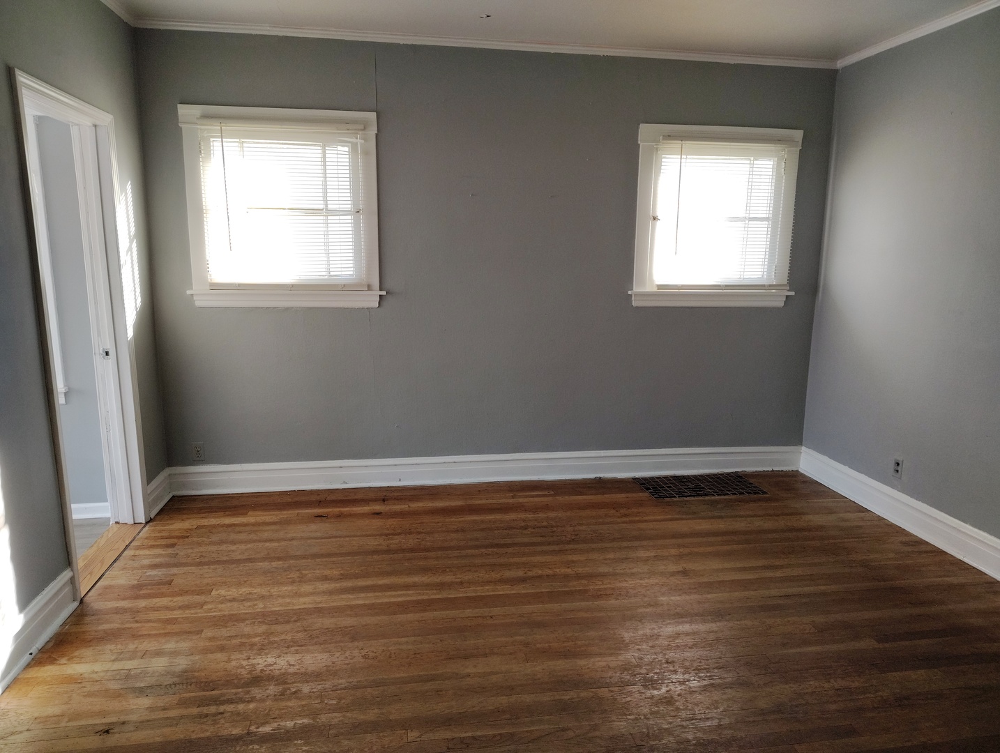 5541 West Grace Street Chicago, IL 60641 - Photo 5 of 26