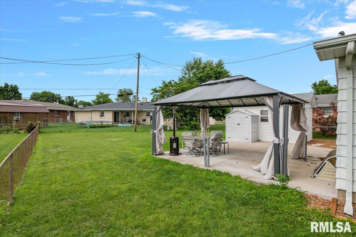 701 Samuel Street Taylorville, IL 62568 - Photo 27 of 31