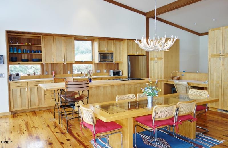 50007 South South Beach Point Road Neskowin, OR 97149 - Photo 8 of 31 Walker 008 (800x521)