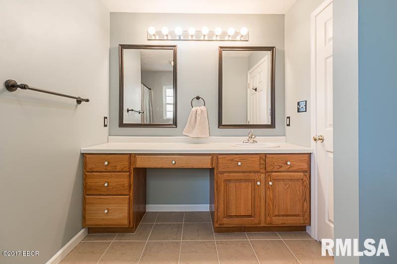 3029 Hickory Ridge Drive Herrin, IL 62948 - Photo 16 of 27 Gallery Image 16
