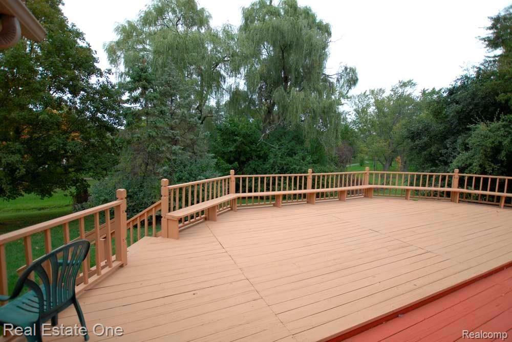 33926 Old Timber Road Farmington, MI 48331 - Photo 19 of 24 Deck view No.2