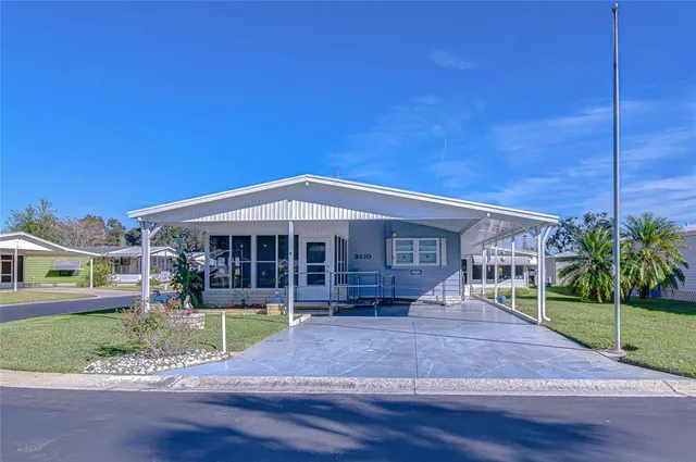 a view of a house with backyard