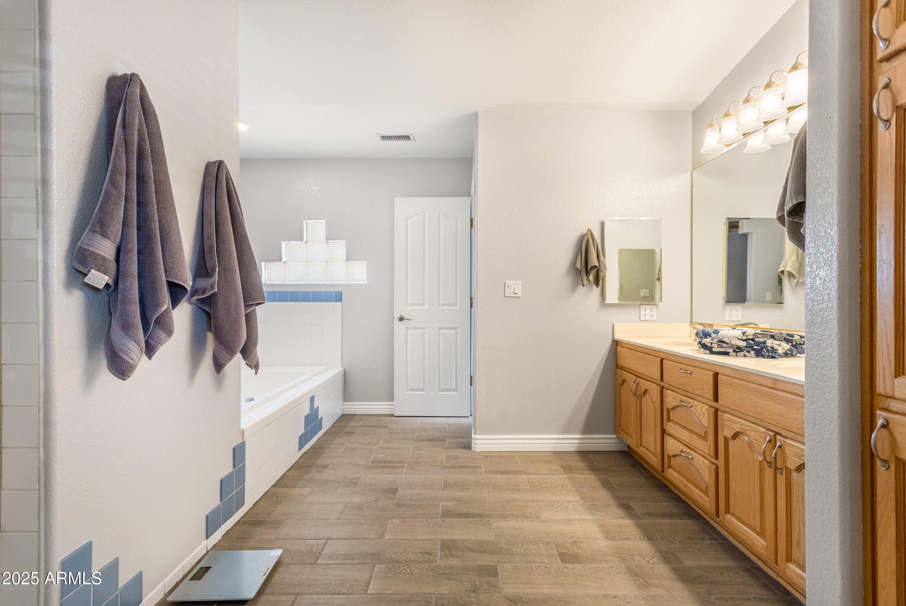3363 East San Xavier Road Sierra Vista, AZ 85635 - Photo 29 of 56 Primary Bathroom