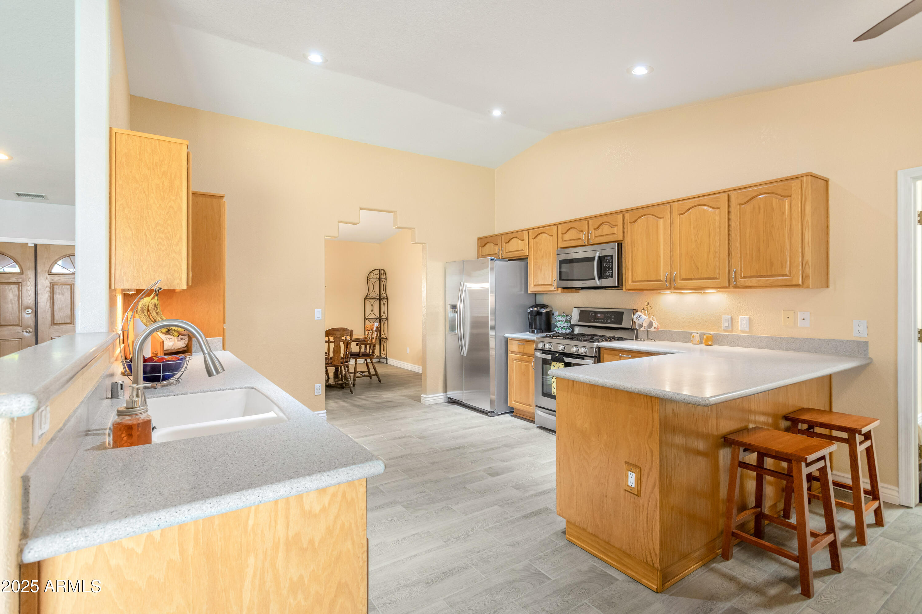 3363 East San Xavier Road Sierra Vista, AZ 85635 - Photo 32 of 56 Kitchen with Breakfast Bar
