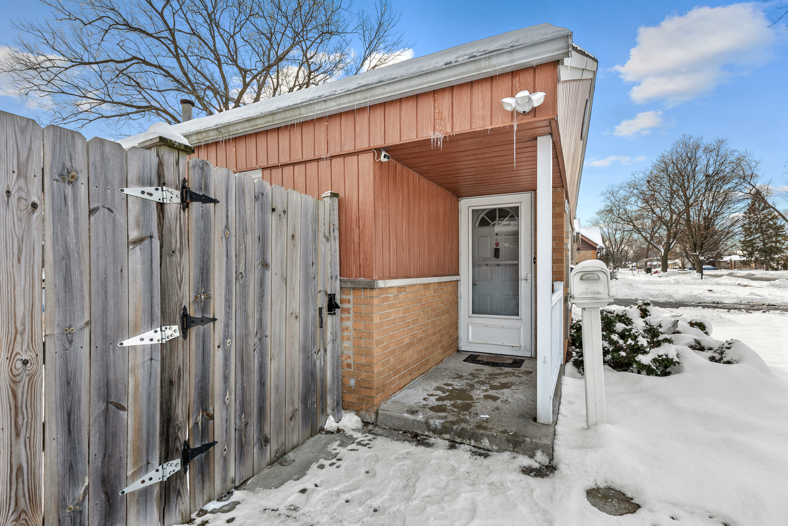 14305 Kostner Avenue Midlothian, IL 60445 - Photo 4 of 22 a view of a back yard of the house