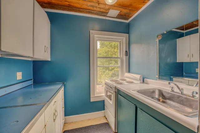 $350,000 | 407 Highway 3, Carroll, NH 03595