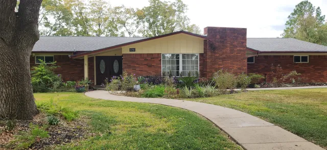 $3,200 | 616 Cannan Drive, Angleton, TX 77515