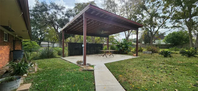 $3,200 | 616 Cannan Drive, Angleton, TX 77515