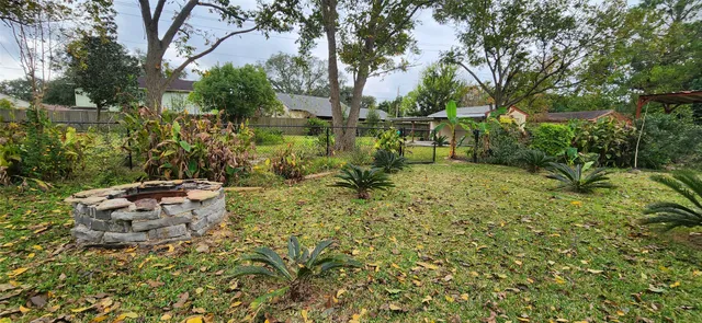 $3,200 | 616 Cannan Drive, Angleton, TX 77515