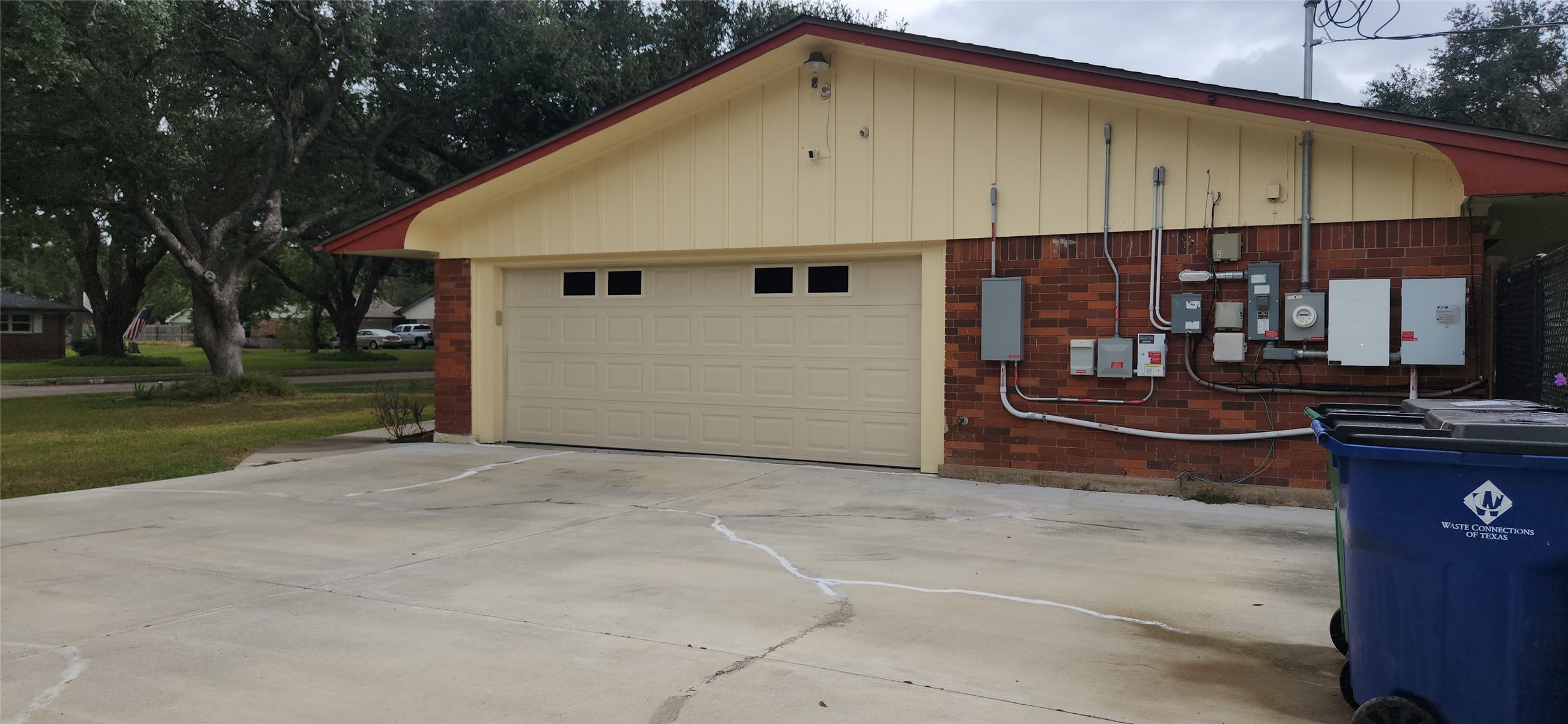 616 Cannan Drive Angleton, TX 77515 - Photo 7 of 44