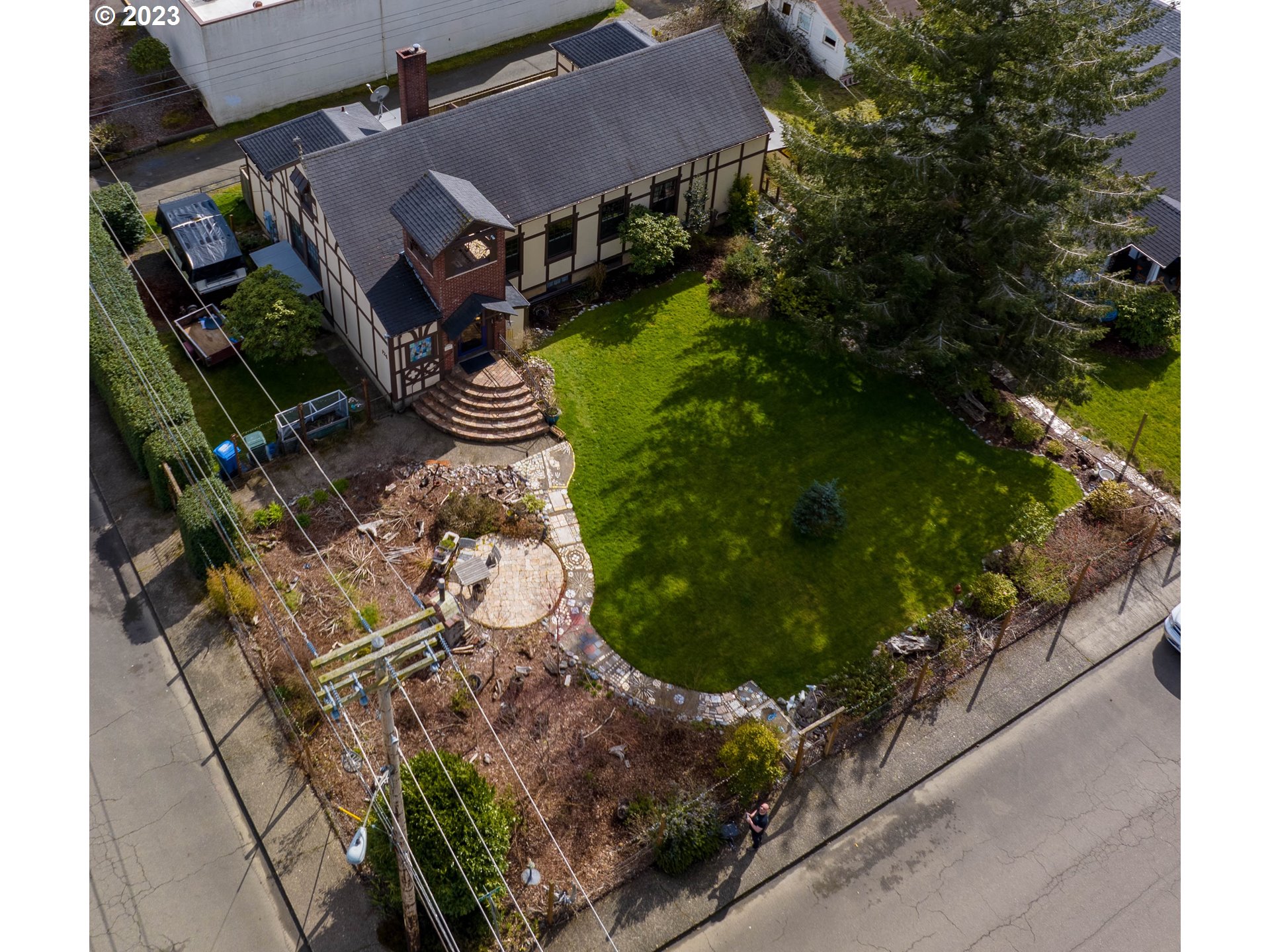 174 North 20th Street Reedsport, OR 97467 - Photo 3 of 43 a view of a garden with plants