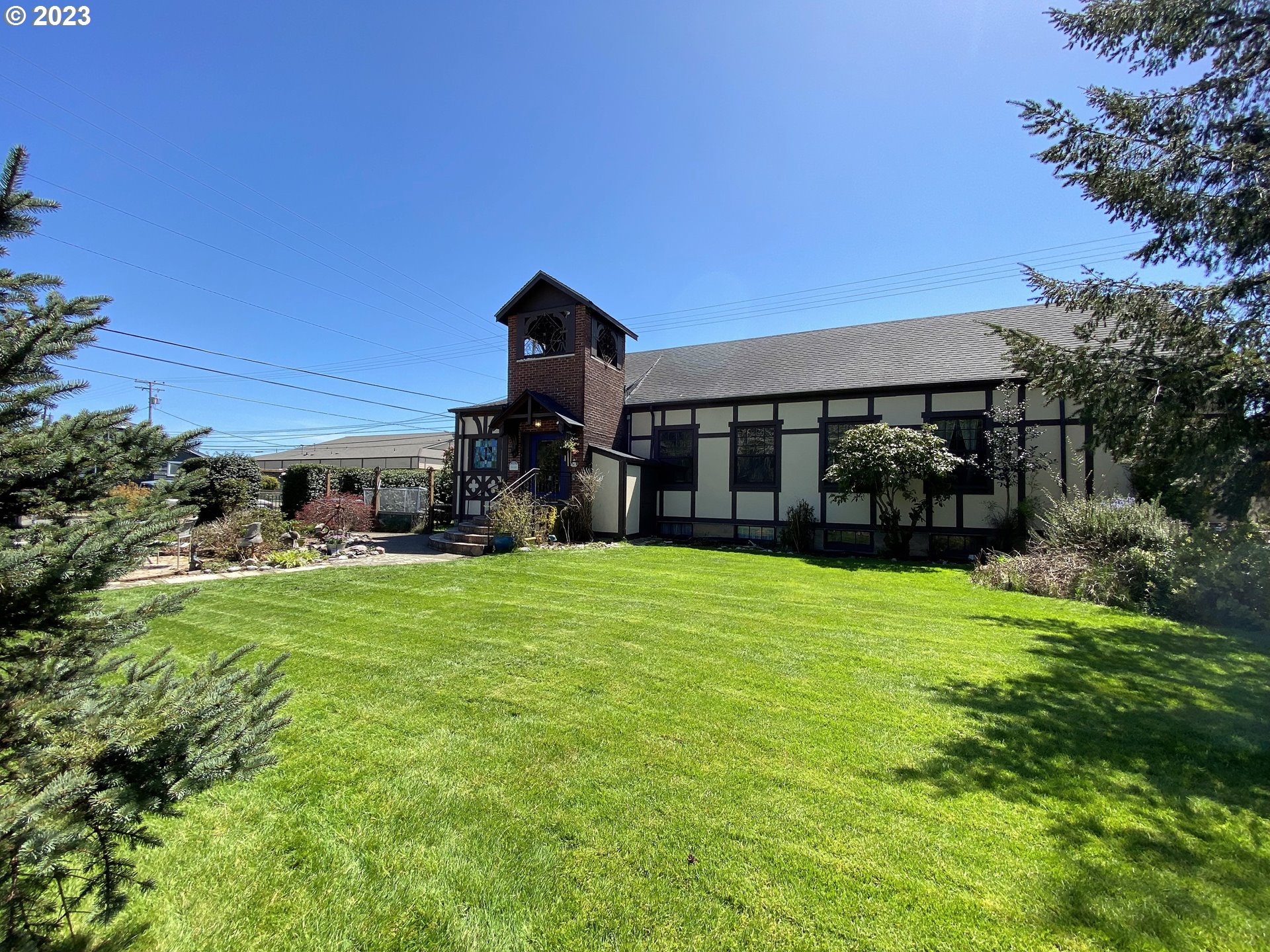 174 North 20th Street Reedsport, OR 97467 - Photo 40 of 43 a front view of a house with a garden