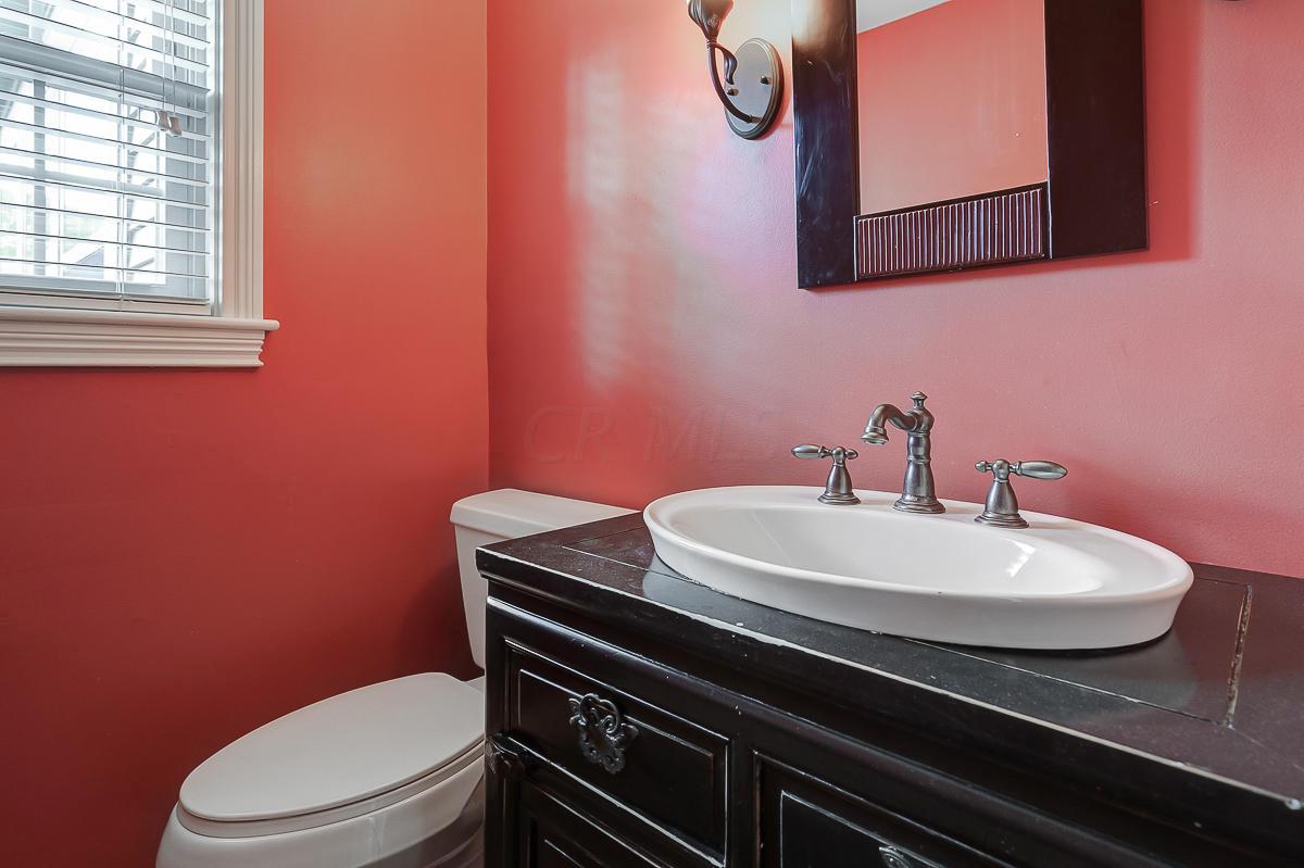 2702 Henthorn Road Columbus, OH 43221 - Photo 16 of 39