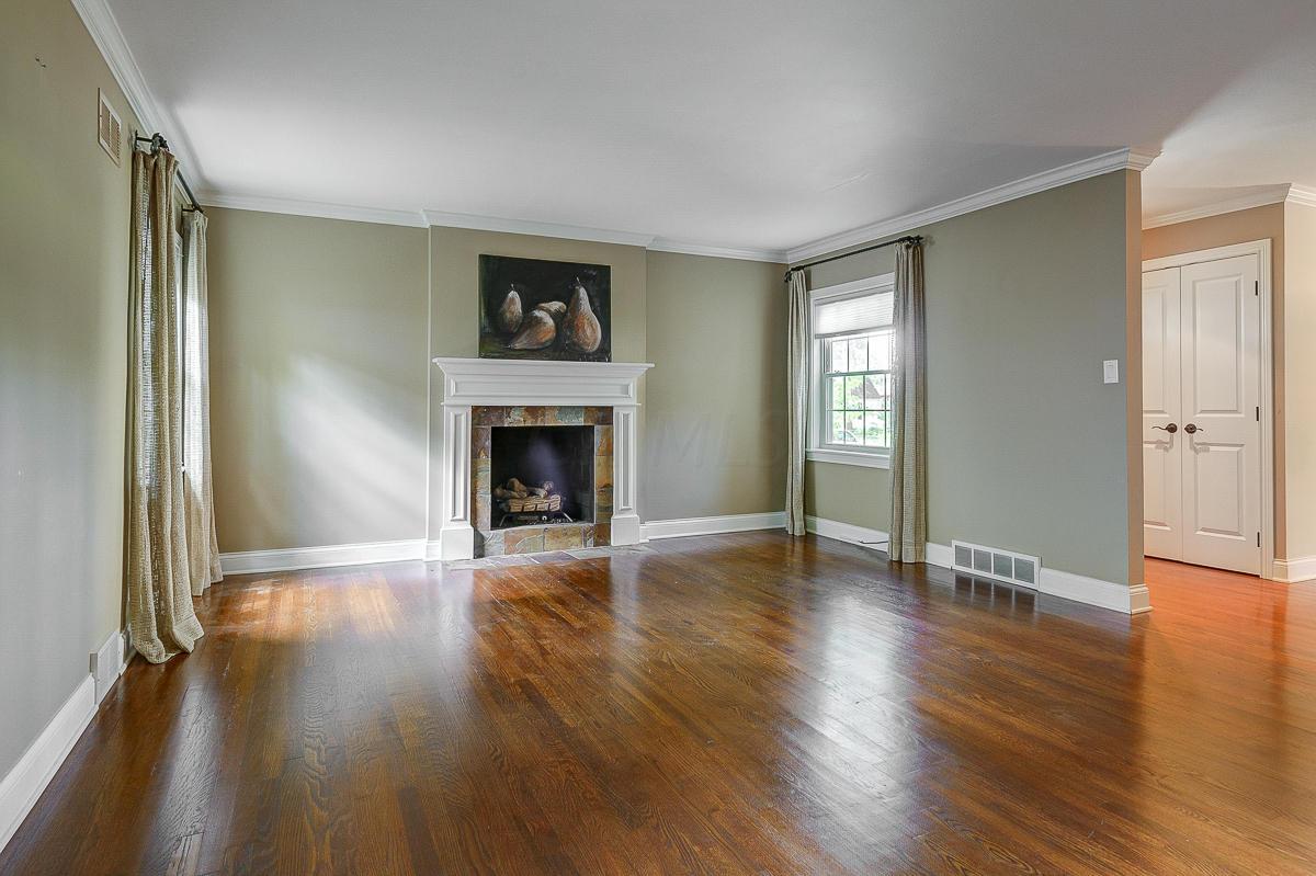 2702 Henthorn Road Columbus, OH 43221 - Photo 4 of 39