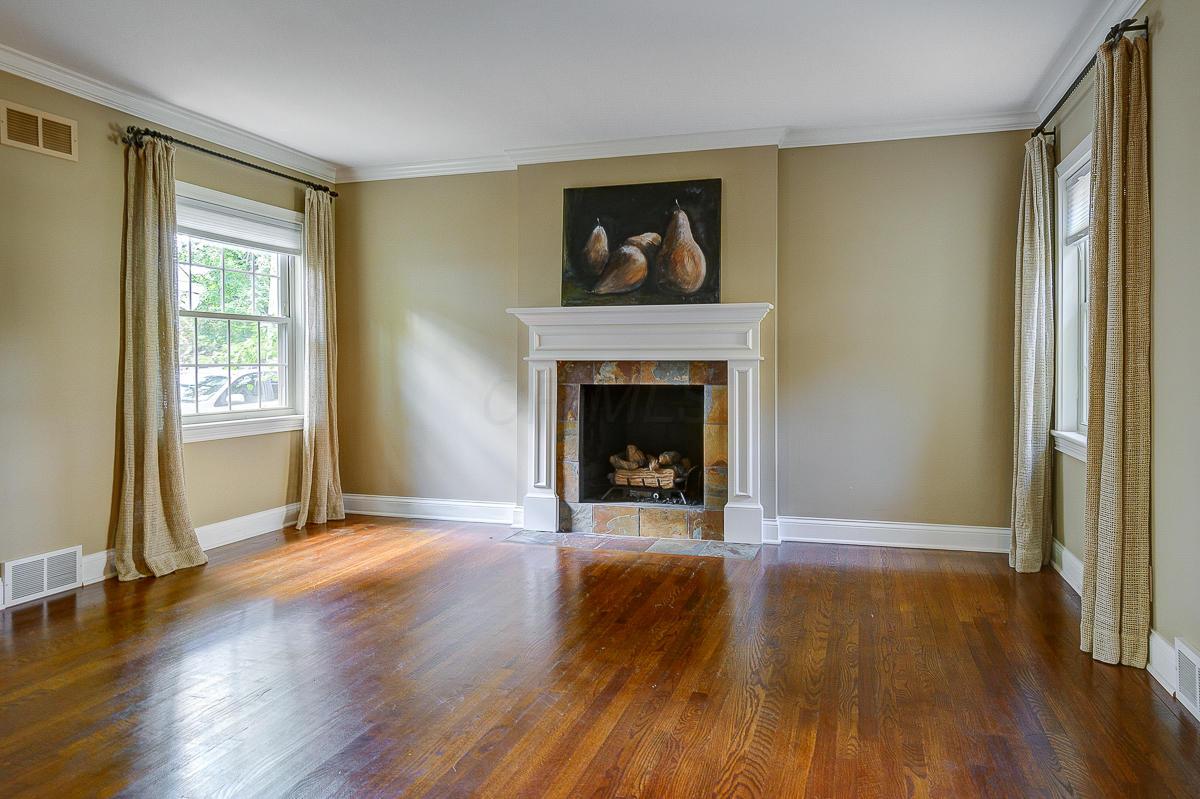 2702 Henthorn Road Columbus, OH 43221 - Photo 5 of 39